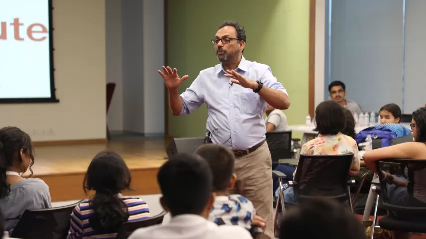 Dr Partha Krishnamurthy delivering a lecture